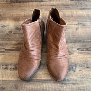 BareTraps Tan Brown Ankle Booties with Side Zip